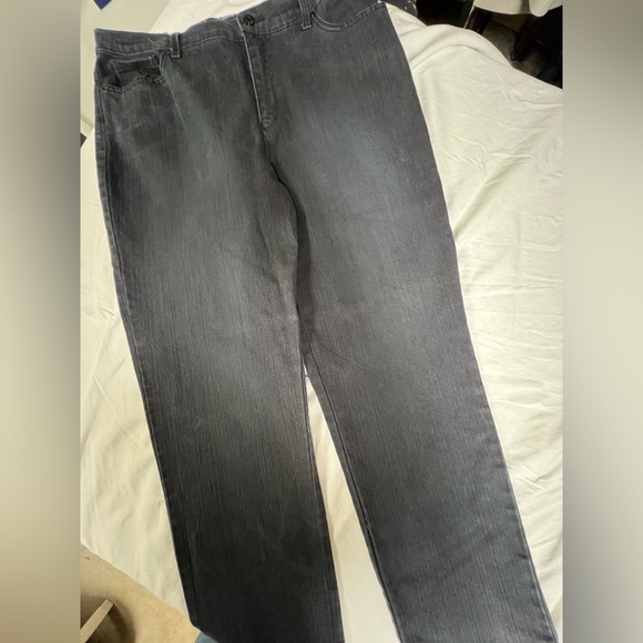 GLORIA  VANDERBILT AMANDA ALL AROUND SLIMMING EFFECT BLACK JEANS. SIZE 14 - Picture 1 of 8